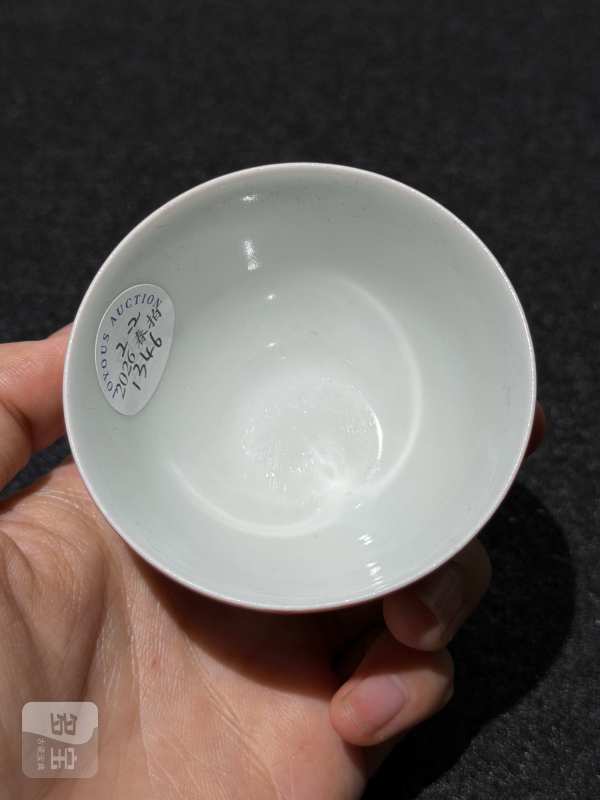 民国 珊瑚红地蓝料彩开光粉彩牡丹图杯一对 - 图12